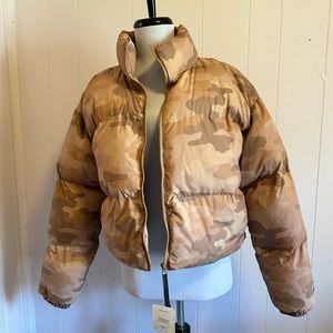 Fabletics Wander Cropped Puffer-Terry Large Camo Willow Bark Logo size S/6